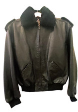 Giubbotto carrista nero in pelle con pelliccia.  Taglia 48 - 50 (2°). 