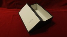Gucci: 1 scatola vuota per scarpe, di colore nero e bianco. Logo Gucci in nero. 