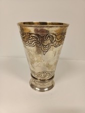 Antico bicchiere in argento di