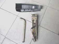 Crik e chiave ruote x Audi 80 con il suo contenitore originale.