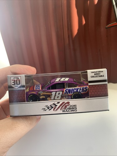 Kyle busch 18 snickers - 1/64,