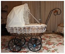 Carrozzina vintage stile antico bianca con pizzo cesto vimini passeggino bambole