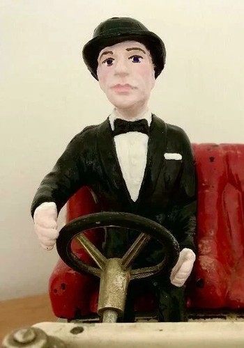 Figurina pilota nuova per