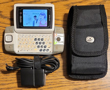Rarissimo smartphone Sharp