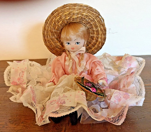 Bambola seduta vintage - ,