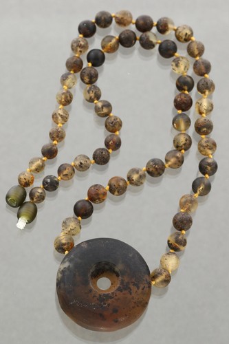 Collana con ciondolo ciambella
