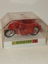 Vecchia moto pressofusa rossa