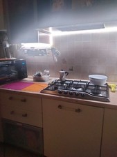 regalo cucina  in buone condizioni colo avorio senza frigo e forno (accettabile)