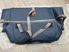 Borsa nuova con etichette