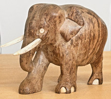 Antico elefante in legno -