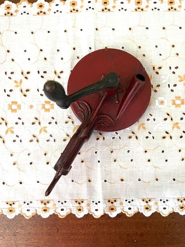 Antica affettatrice manuale