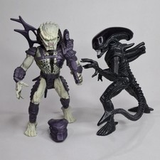 Aliens Vs Predator Purple Renegade Predator + Warrior Alien Action Figure Kenner