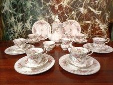 ROYAL ALBERT England MOSS ROSE