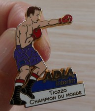 RARE PIN'S SPORT BOXE TIOZZO
