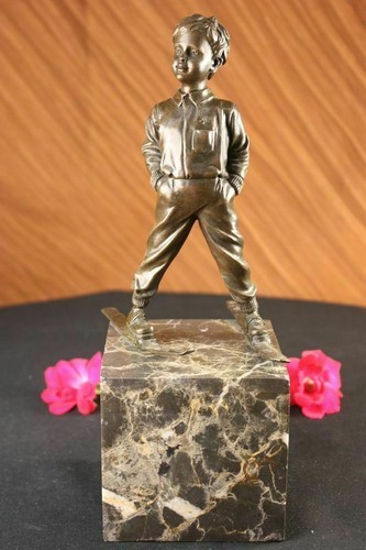Statua fermalibri scultura