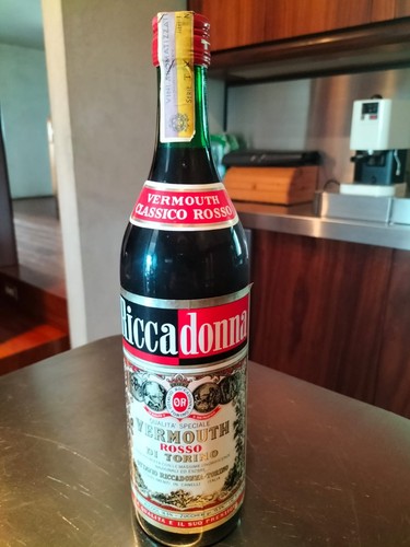 Bottiglia vintage vermouth - bottiglia,