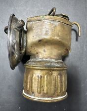 Vecchia antica lampada testa