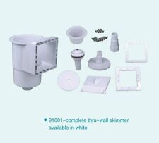 Piscina / stagno sopra e schiumatoi interrati