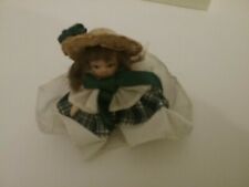 PICCOLA BAMBOLA BAMBOLINA IN PORCELLANA CON VESTITO E CAPPELLO VINTAGE