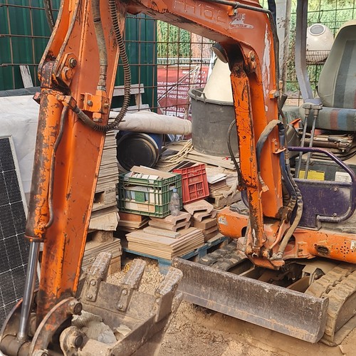 Hitachi miniescavatore