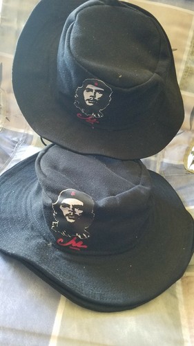 Cappello nero arrotondato che - cappello,