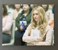 Foto firmata Virginia Gardner