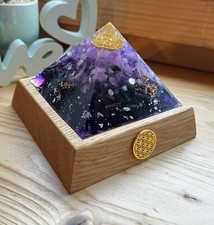 Orgonite piramide chakra della