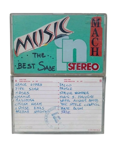 Musicassette radio in - *hh*,