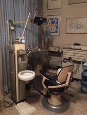 RIUNITO ODONTOIATRICO A COLONNA MARCA FADO E POLTRONA A PEDALE -EPOCA ANNI 60