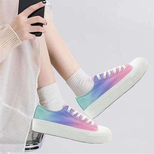 Sneakers alla moda scarpe