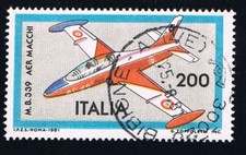 ITALIA UN FRANCOBOLLO AEREO AERONAUTICHE ITALIANE MB 339 AERMACCHI 1981 usato