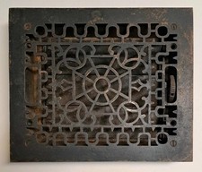 Antico registro a pavimento in