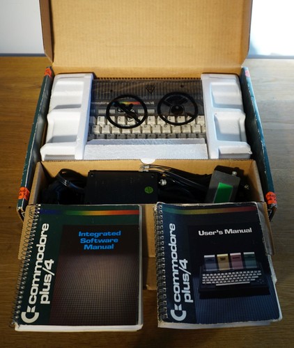 Computer commodore plus - commodore, plus/4