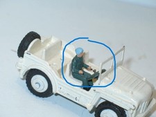 R05 dinky toys - dinky, soldier