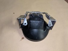 Staffa di montaggio e surround