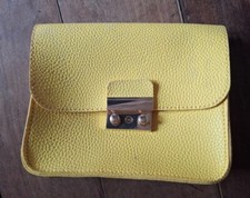 piccola borsa gialla