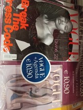 1 pezzo di Vogue Italia Magazine + Agenda 2026 - Nr. 903 Dicembre 2025 - Rossa