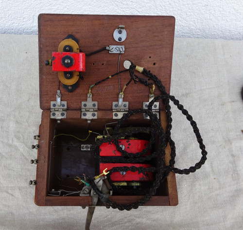 Vecchio telefono parete - parete, in