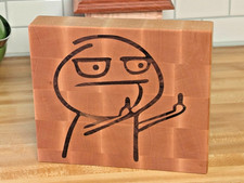 Divertente tavola salumi - meme stickman acero/noce - regalo dito medio