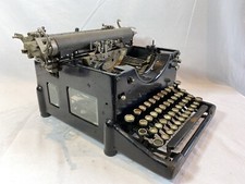 Macchina A Scrivere da Collezione Royal Numéro 10 Con 4 Vetri