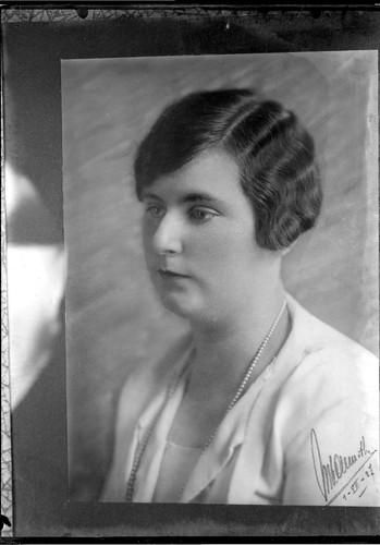 Portrait young woman photo - young,