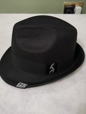 🎵🕺🏻🇬🇧🎩🤠