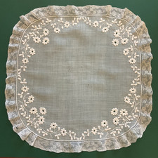 Antico fazzoletto francese con ricami fiori bordo merletto valencienne 44 cm cot