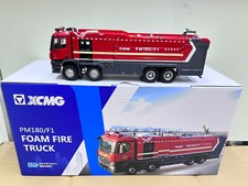 Camion dei pompieri in schiuma