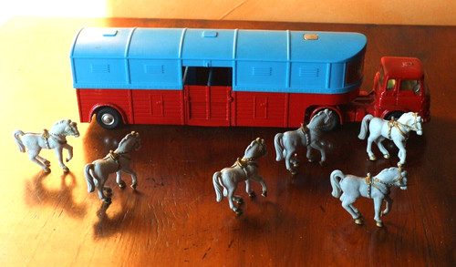 Camion cirque corgi - cirque,