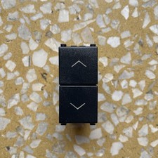 Pulsante doppio saliscendi per