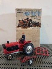Trattore agricolo e conducente