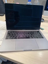 MacBook pro 13-inch, 2018, Four Thunderbolt 3 Ports