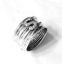 ANELLO INTRECCIATO  PERSONALIZZABILE CON INIZIALE ARGENTO SIMIL FILO DELLA VITA 