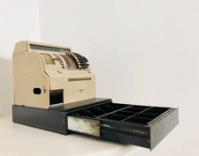 Vecchio registratore di cassa